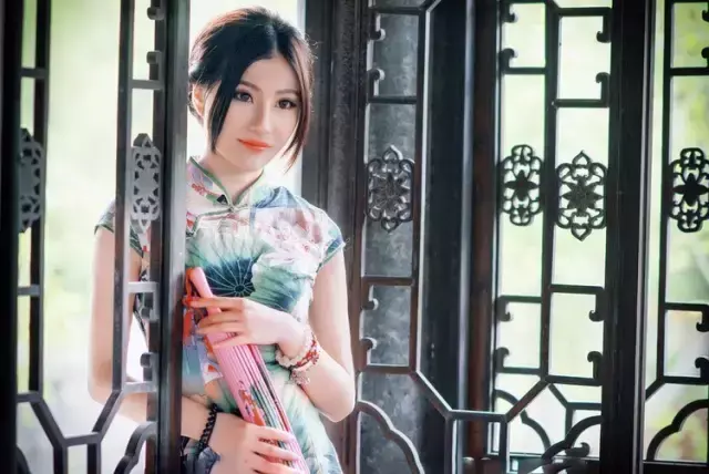 千萬別把手鐲戴在左手上，這很重要！