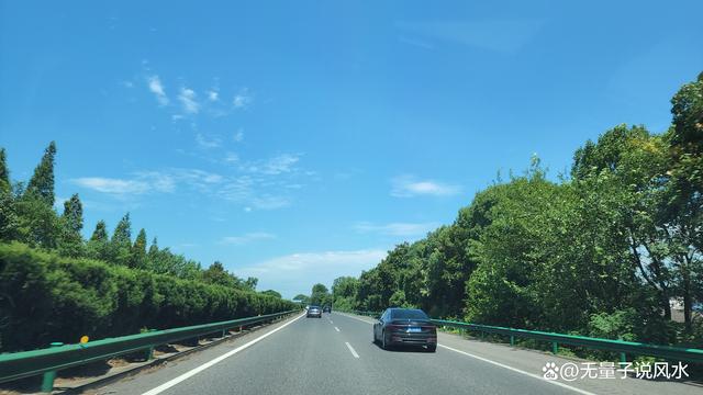 无量子2022诗词作品《驾游》