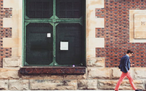 客廳窗戶多風水好嗎？小心財運只出不進