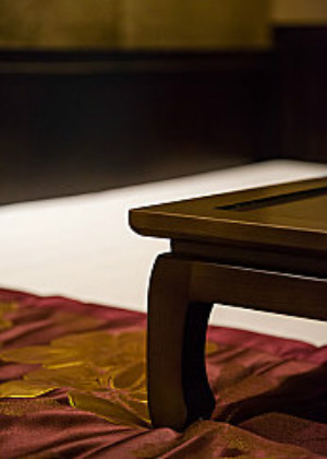 羅漢床的擺放有何禁忌，不能與太陽光直面