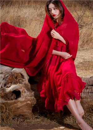 屬金的人穿什麼衣服旺桃花，結合八字強弱來選擇