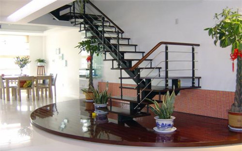 樓梯踏步數量風水，奇數為最好