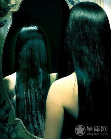 太驚悚晚上千萬不要照鏡子