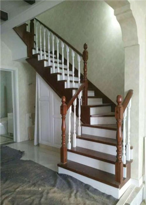 樓梯踏步數量風水，奇數為最好