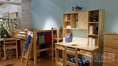 書房裡書桌朝著窗戶放好不好？