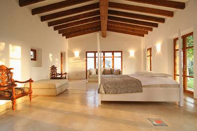 「橫樑壓頂」影響主人的運勢和健康