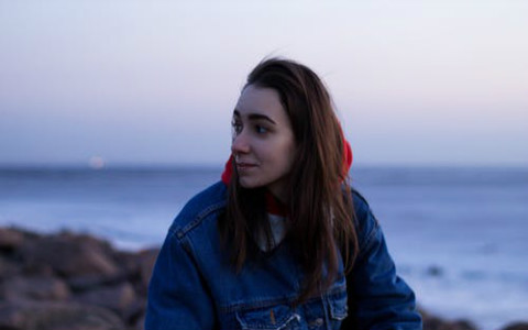 夫妻宮皺紋多的人沒有桃花運,他們感情難以開展