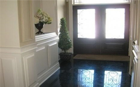 入戶門正對客廳好不好？關鍵看如何化解