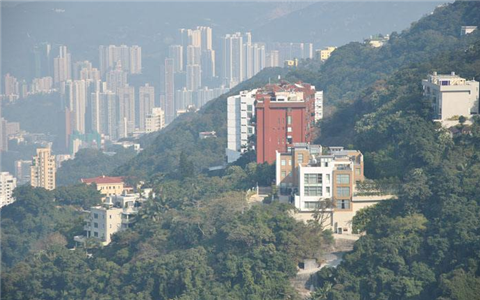 房子靠近山是硬傷,煞氣太重最為不利