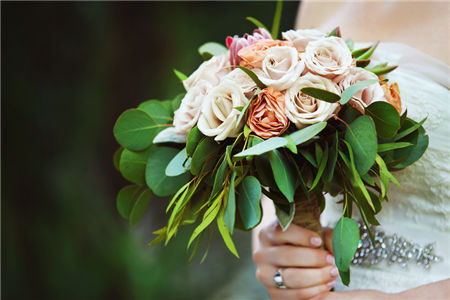 2020年辦公桌朝向方位