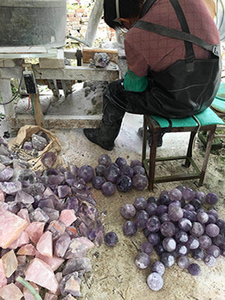 你是孩子的母親 更是自己的女王 母親節 天然紫水晶玫瑰為你加冕