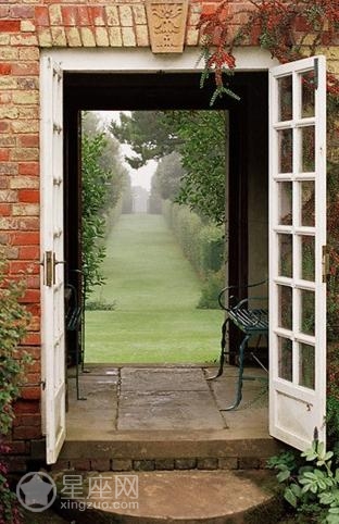 震驚家中吵架原是房門在惹禍