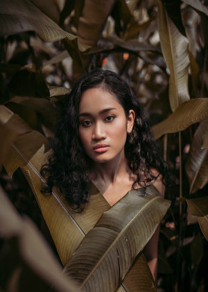 註定二婚的女人手相，手掌心太薄婚姻不好