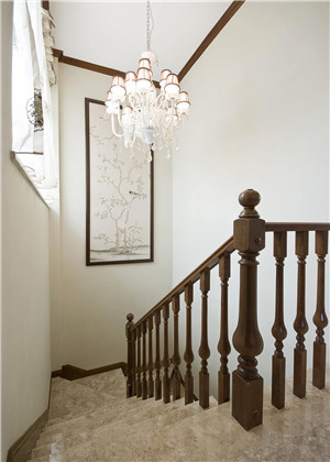 樓梯順時針逆時針風水，哪一種對居住者運勢好？