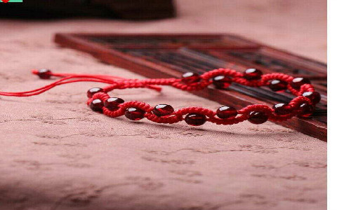 石榴石手鏈3圈的寓意，將三生緣分一一連接
