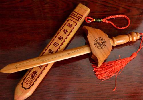 讓鬼不敢靠近你的方法 陽光明火桃木劍