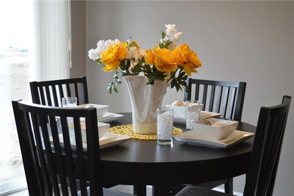 家中餐桌布置風水