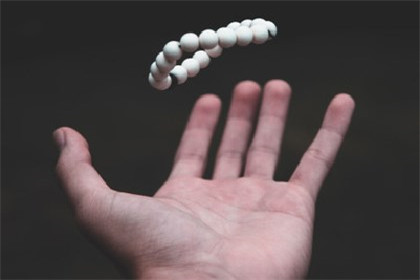 沒開光的紅繩有什麼禁忌 腳上系紅繩好嗎