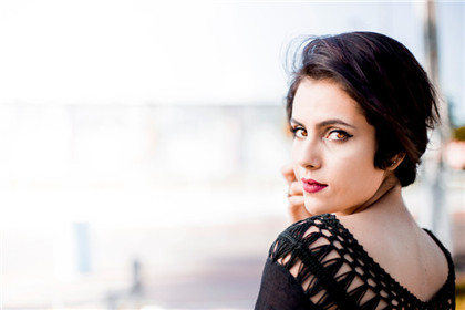 頭上戴白色頭飾不吉利嗎 戴什麼辟邪