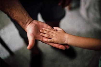 普通的紅繩戴手上能辟邪嗎 戴紅繩啥作用