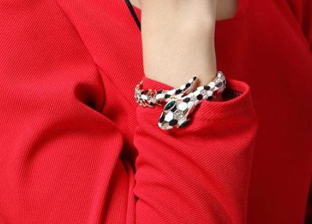 屬蛇卧室床的擺放風水