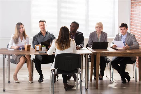 為什麼和老闆面對面坐著辦公不好