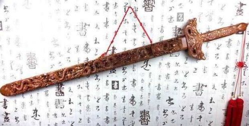 家裡擺放兵器型擺設好不好?