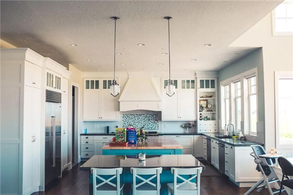 廚房爐灶對著廁所門怎麼辦