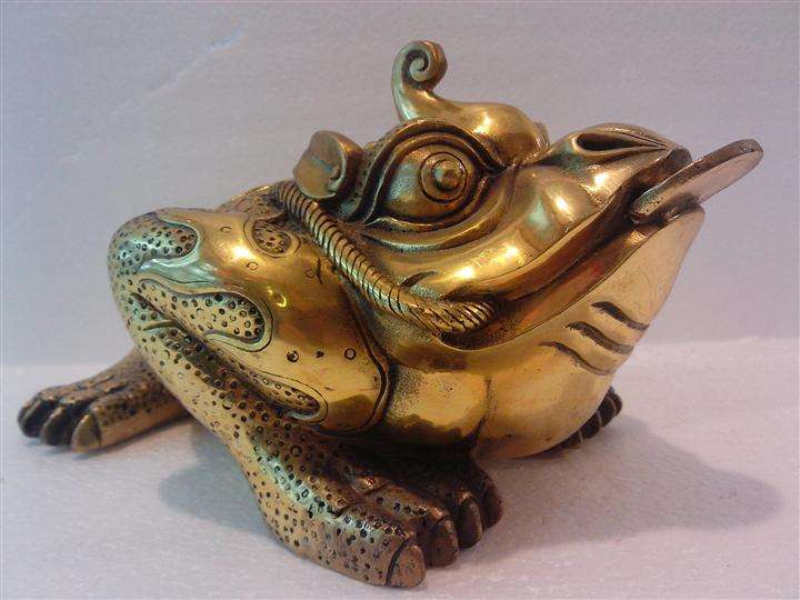 家裡金蟾多擺幾只會影響風水嗎?開光的金蟾有哪些注意事項?