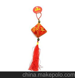 本命車鑰匙的掛飾藏式,聽說本命年要掛紅繩,但不掛紅繩,而掛藏式的五彩九乘金剛結可不可