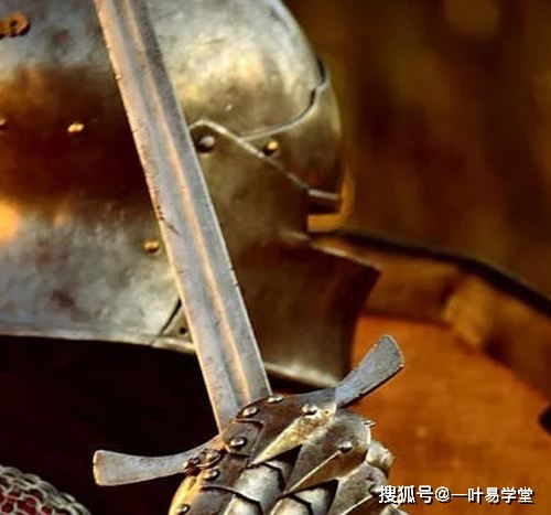 劍鋒金命男適合佩戴什麼,1992年8月31日劍鋒金命適合帶什麼飾品,平時需注意些什麼