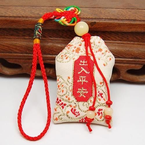 護身符夾在手機殼行嗎,用紅布包的護身符能放手機殼里嗎?