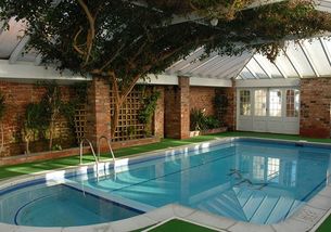 戶外游泳池風水布局,風水游泳池