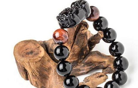 夫妻睡覺時本命佛需要摘下嗎,本命佛為什麼晚上睡覺還要摘下