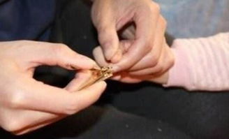 為什麼老人說晚上不能剪指甲,老人說晚上不能剪指甲,不能照鏡子,為什麼不行?