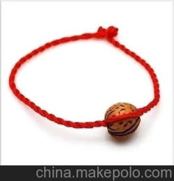 本命佛墜用什麼顏色繩,本命年信佛者戴的紅繩子上掛什麼墜飾好開運,為母送心意