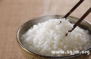 夢見吃小米飯本命,同時,夢見喝小米粥和鵝毛大雪是什麼預兆?