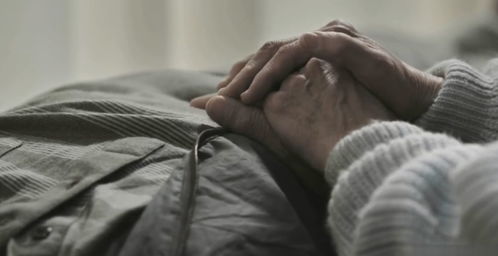 老人去世前拉大便的預示什麼,老人要過逝前拉大便從迷信的說法怎麼解釋