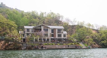房子靠山的風水禁忌,靠山而居的住宅在風水上有什麼講究呢?