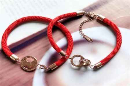 本命的紅繩怎麼樣,紅繩真的能增好運嗎?如果真能轉運那大家都在本命年帶上紅繩就沒壞