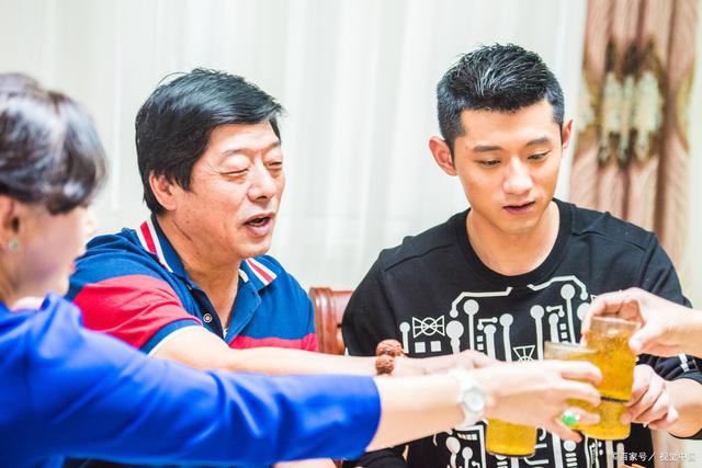 張繼科收入高達6000萬，為何還不上500萬債務？一語擊醒夢中人！