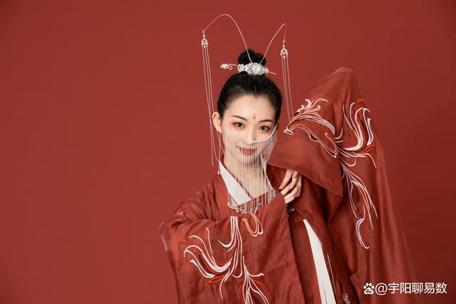 乙巳人，天妒紅顏痴女多，除去繁華之後依然還是寂寞人！