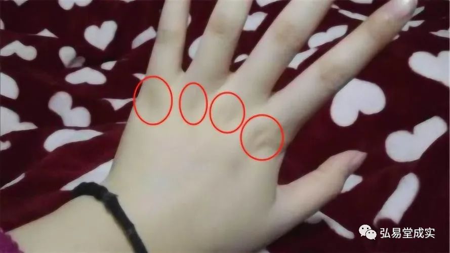 女人手背四個窩旺夫!