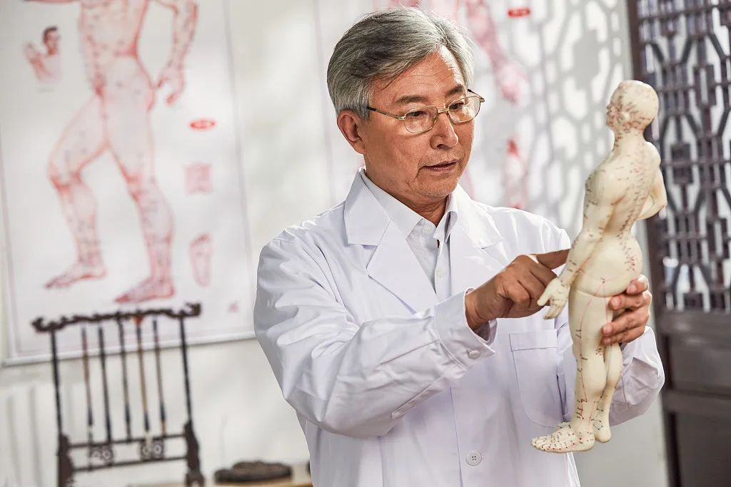 氣順百病消！一個穴位，排濁氣，通肺氣，未來一年不易生病！