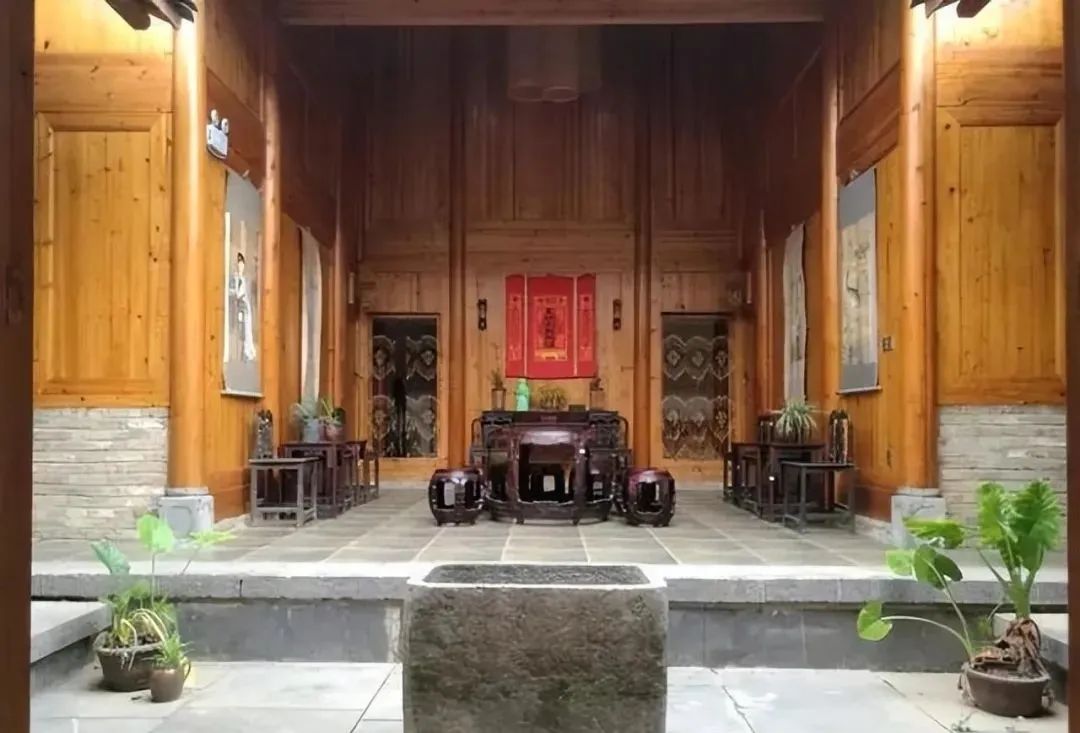 老祖宗說“賺錢看客廳，存錢看臥室”，家居佈局有大講究