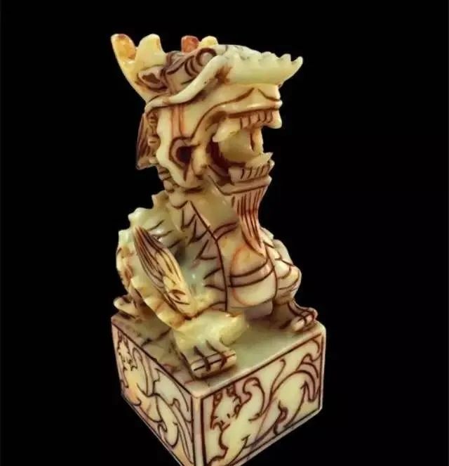 風水擺件：龍形升官印