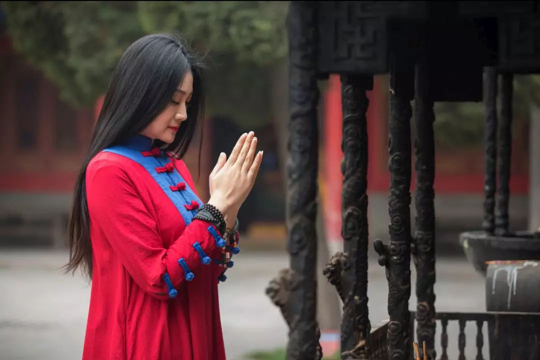 一個人的舌頭，可以看出福 報的大小！