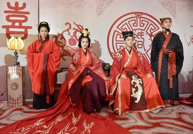 “婚怕喜沖喜，雞怕抱窩叫”，什麼意思？