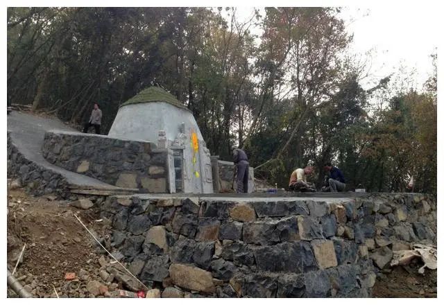 風水俗語：天空不起屋，地空不葬墳！