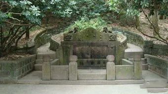 窮搬家，富修墳，生意不好改大門